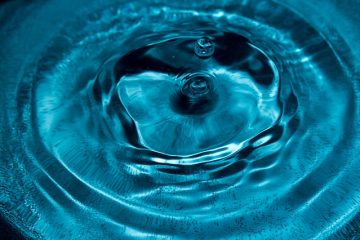 La taille moyenne du volume d'une piscine en forme de rein.