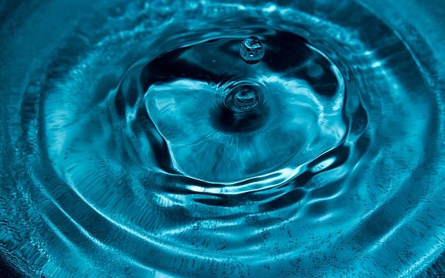 La taille moyenne du volume d'une piscine en forme de rein.