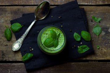 Les meilleures épices et herbes pour les soupes de légumes