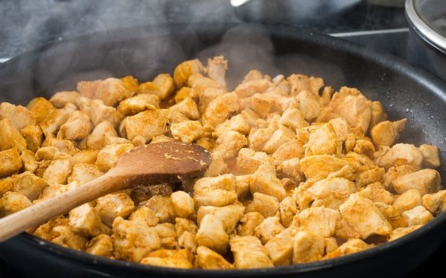 Comment cuire le poulet sur la cuisinière