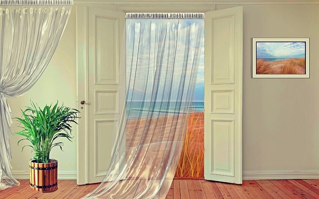 Comment accrocher un rideau à l'intérieur d'un cadre de porte