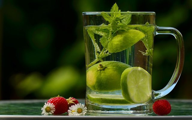 Comment enlever les taches d'une carafe en verre