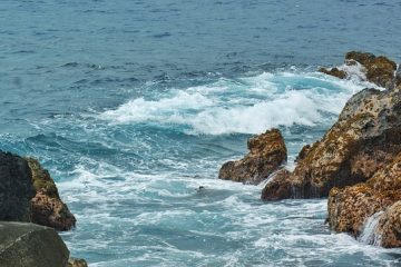 Les meilleures couleurs de mariage qui vont avec le bleu marine