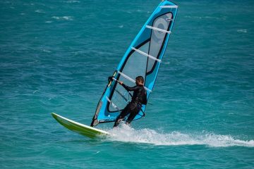 Comment enlever la peinture en aérosol d'une planche de surf