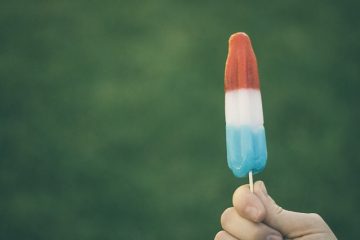 Comment faire un bateau pirate avec des bâtons de popsicle.