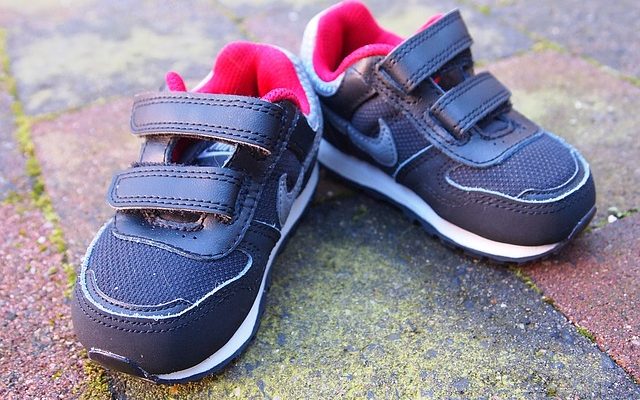 Comment fixer le velcro sur les chaussures