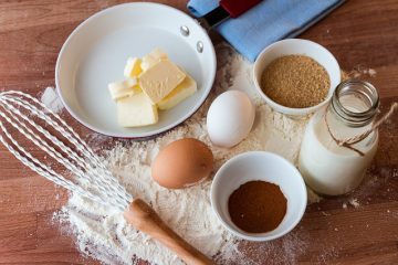 Comment préparer le glaçage à la crème au beurre pour une petite recette de gâteau d'anniversaire