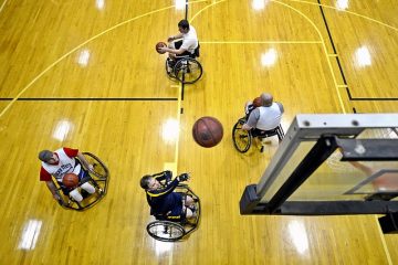 Équipement d'exercice pour les personnes handicapées en fauteuil roulant