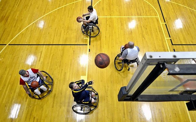 Équipement d'exercice pour les personnes handicapées en fauteuil roulant