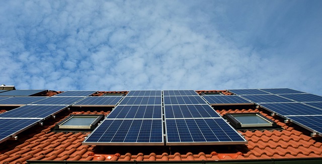 Peut-on installer des panneaux solaires sur un mur ?