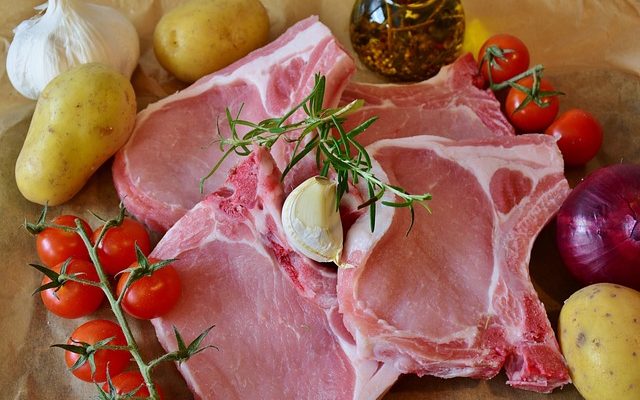 Comment cuisiner des côtes levées de longe de porc à la campagne