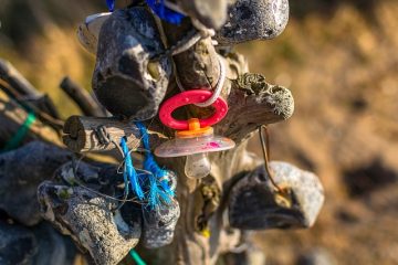 Comment peindre le plastique pour faire briller la lumière à travers le plastique