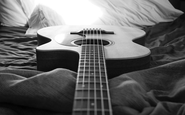 Comment peindre professionnellement les guitares électriques