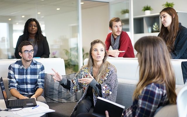 Comment traiter avec les employés autoritaires