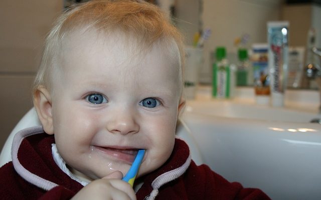 Signes de poussées dentaires chez un bébé de trois mois