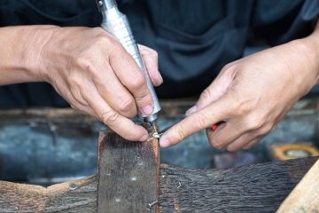 Comment changer un tuyau d'alimentation en eau qui fuit sur une machine à laver ?