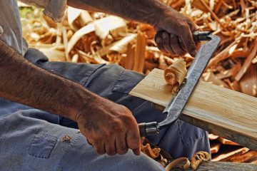 Comment couper du bois de chauffage sur une scie de table