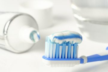 Comment dissoudre la plaque dentaire et le tartre sans gratter ?