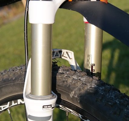 Comment faire pour enlever les fourchettes de vélo de montagne