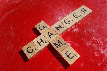 Comment jouer à Bananagrams avec des pièces de Scrabble.