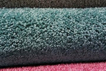 Comment poser un tapis à endos de mousse