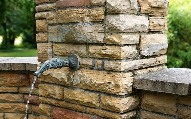 Comment réparer un mur de briques avec du béton