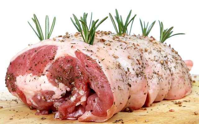 Comment cuire un gigot d'agneau avec l'os qu'il contient