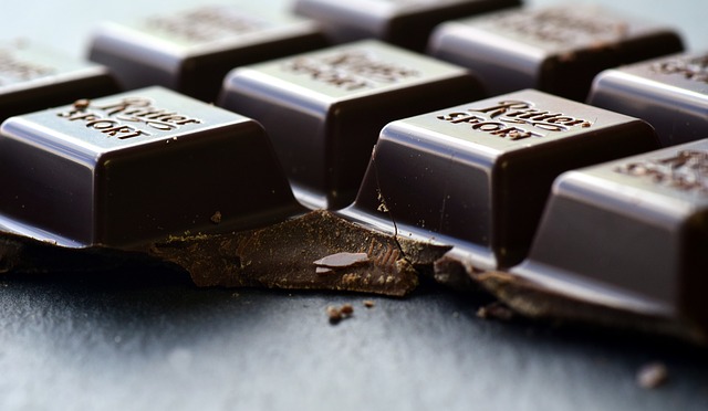 Comment remplacer le chocolat mi-sucré et le chocolat non sucré par du chocolat non sucré ?