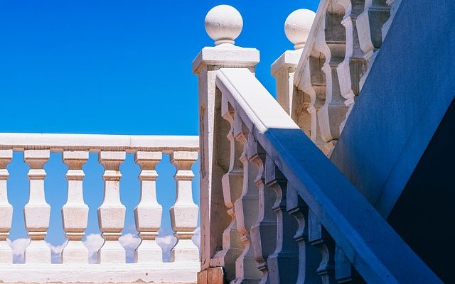 Comment terminer un sol stratifié en haut d'un escalier.