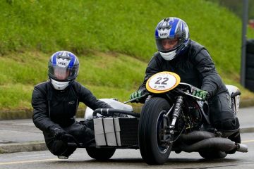 Instructions sur la fixation d'un side-car de l'Oural à une motocyclette