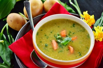Quelles sont les épices qui conviennent le mieux à la soupe au jambon et aux pommes de terre ?