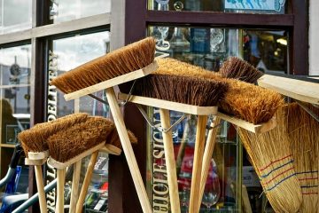 À quoi servent les brosses pour scie à onglets DeWalt ?