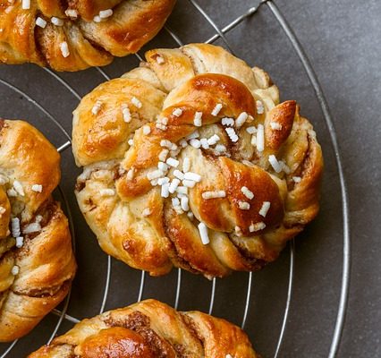 Comment assembler un support à gâteau