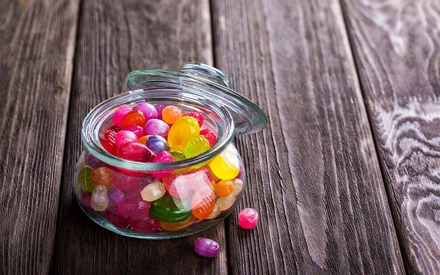 Comment faire des bonbons durs à l'aide de jus de fruits
