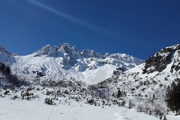 Comment faire un collier avec un cordon ciré en coton.