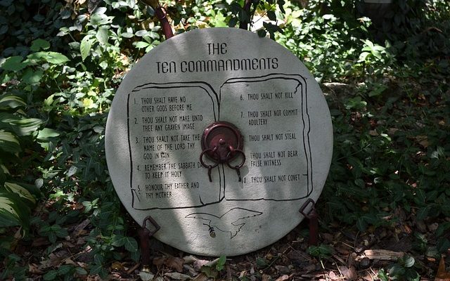 Une liste des 10 commandements pour les catholiques