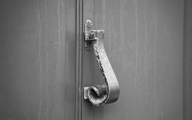 Comment remplacer un seuil de porte en bois