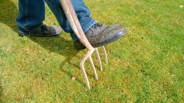 Des façons simples de couper la mousse pour les boîtes à outils.