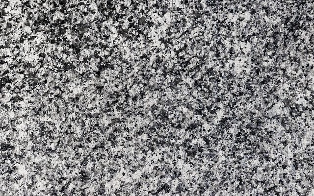 Pourquoi le granit peut-il résister aux pluies acides ?