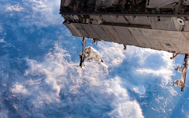 Comment les astronautes restent-ils en bonne santé dans l'espace ?