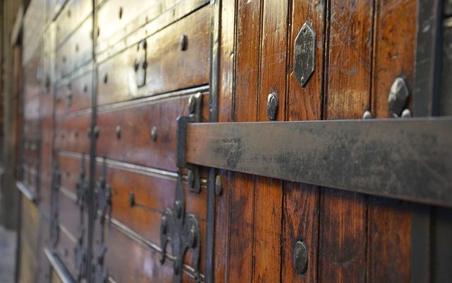 Comment nettoyer les portes en bois