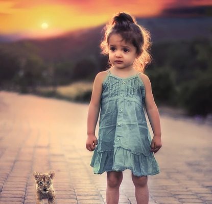 Comment retirer le sable de l'œil d'un enfant