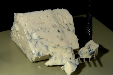 Est-il dangereux de manger des moisissures sur le fromage ?