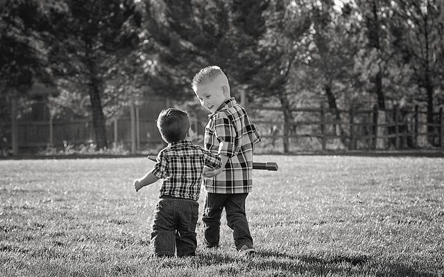 Étiquette pour les invitations aux funérailles d'un membre de la famille