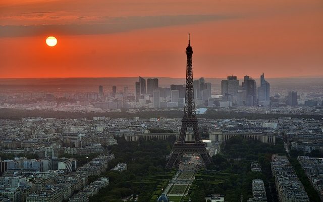 Remèdes à la maison pour les points chauds qui démangent sur un chien