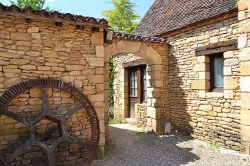 Comment attacher des roues à une porte en bois