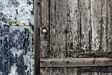 Comment enlever la peinture des charnières de porte