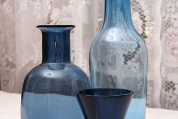 Comment identifier un vase en verre antique