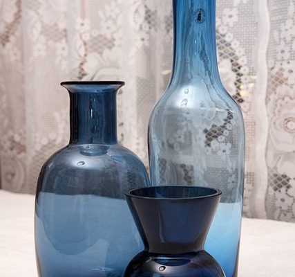 Comment identifier un vase en verre antique