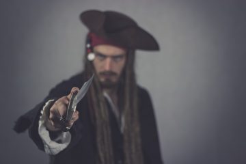 Costumes d'équipage de pirates bon marché et faits maison